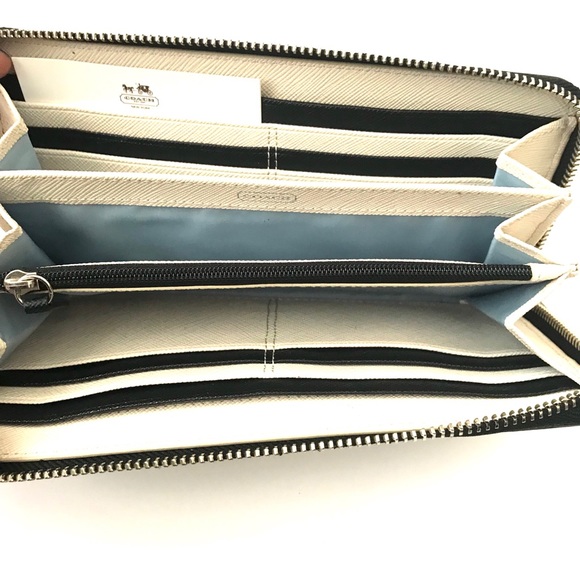 ❤️🆕 NEW Coach Black &White Zippered Wallet - Picture 7 of 9